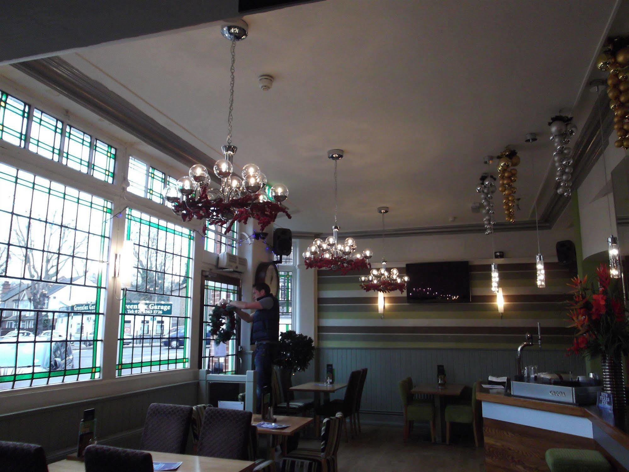 The Stag Enfield Hotel Exterior foto